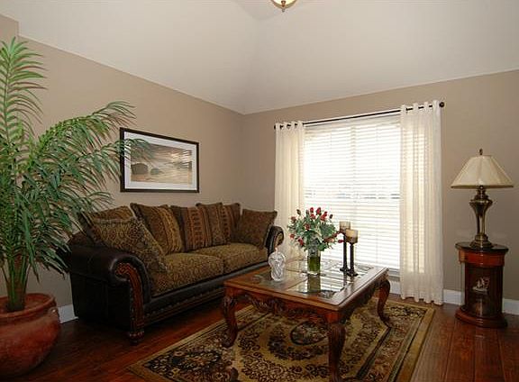 4th image of 3013 Creekridge Ct
