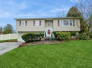 14 Dara Ln, Poughkeepsie, NY 12601