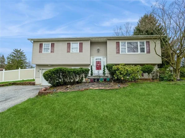 14 Dara Lane, Poughkeepsie, NY 12601