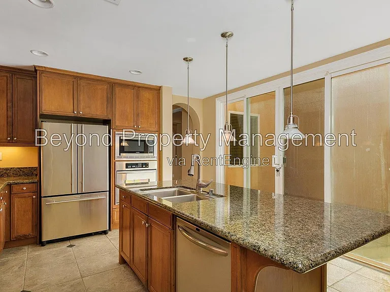 2947 Farragut Rd — Photo 10