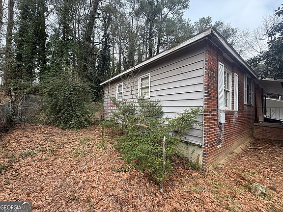 4th image of 734 Alfred Rd NW