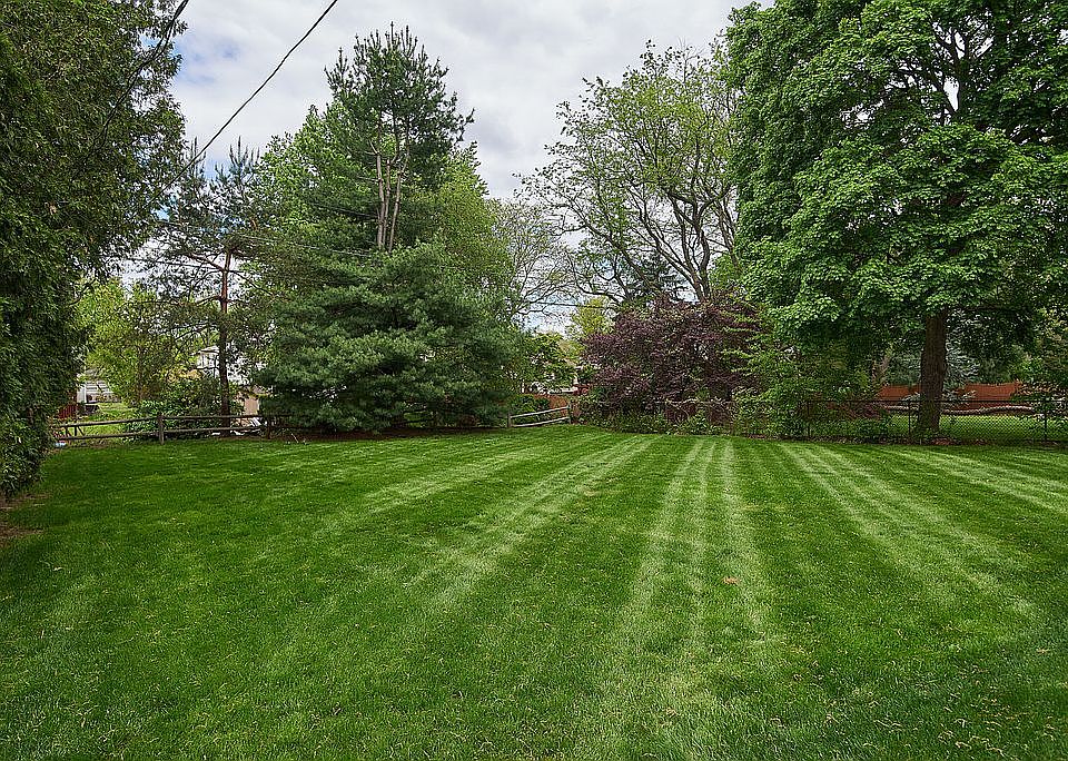 2nd image of 54 Fieldstone Dr