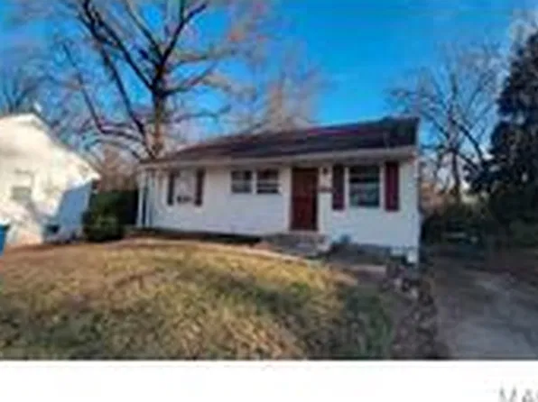 236 Estridge Rd, Saint Louis, MO 63137