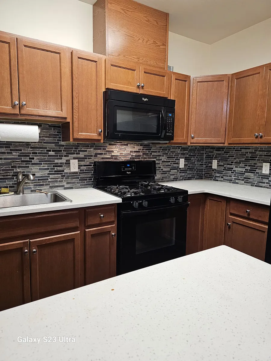 Kitchen - 725 Liberty Ct