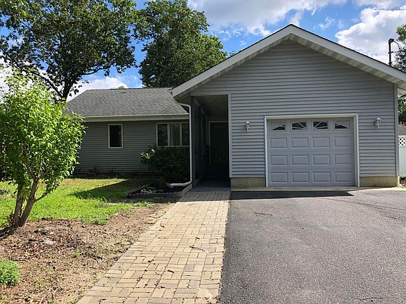 4th image of 512 Lakeside Dr N
