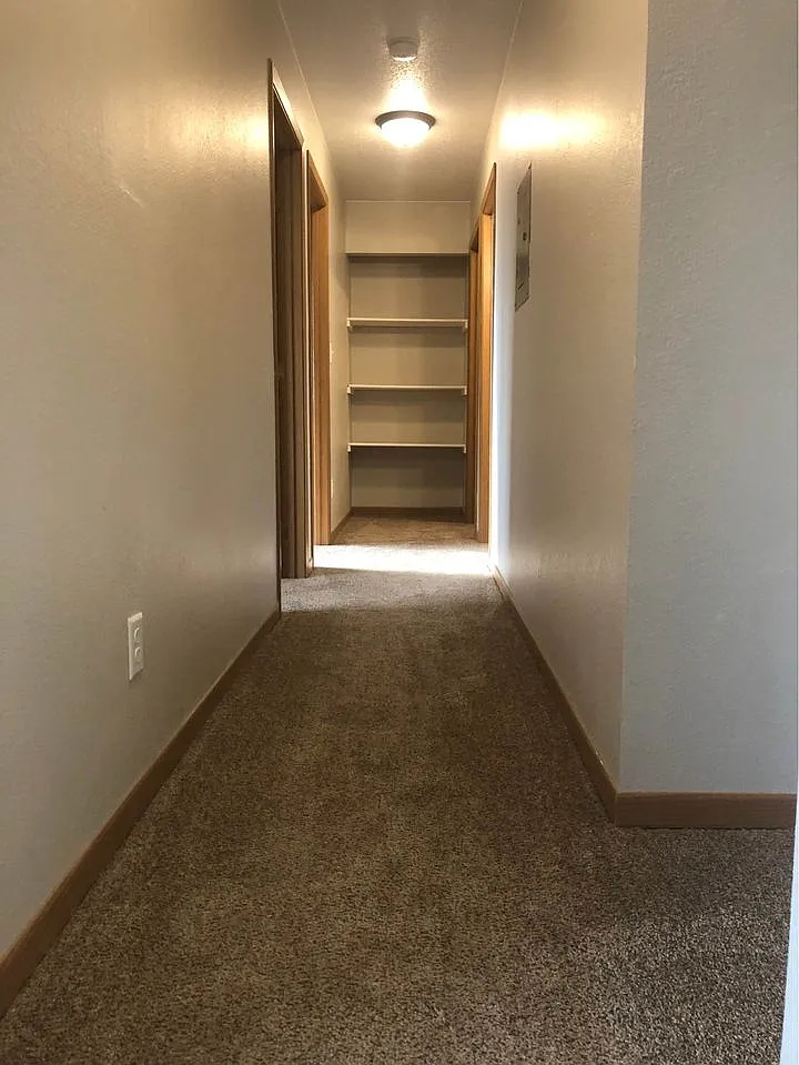 946 E Tower Ave — Photo 4