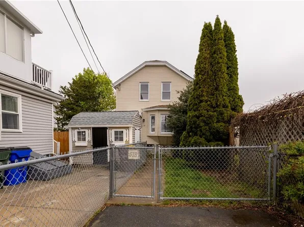 518 Snell St, Fall River, MA 02721