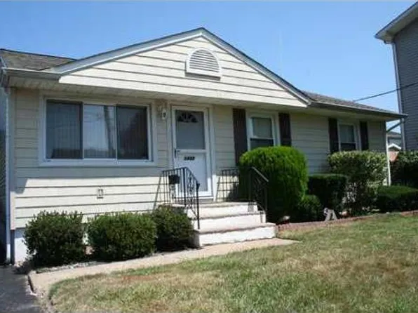 1442 Roosevelt Ave, Carteret, NJ 07008