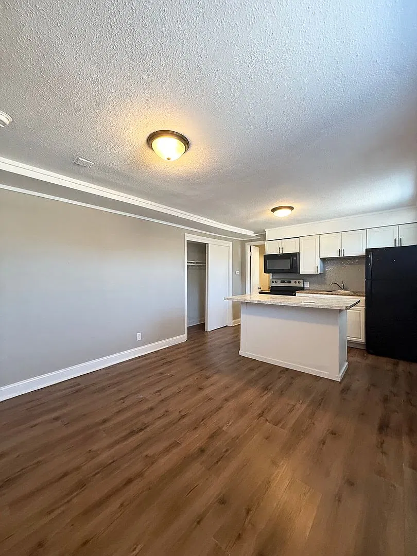 3512 Dodge Street — Photo 2