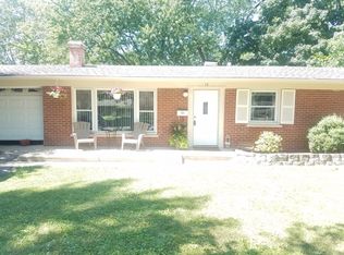 14 Greenbriar Rd, Montgomery, IL 60538