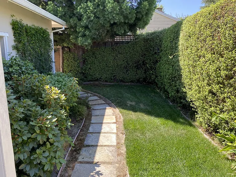 492 Chase St — Photo 23
