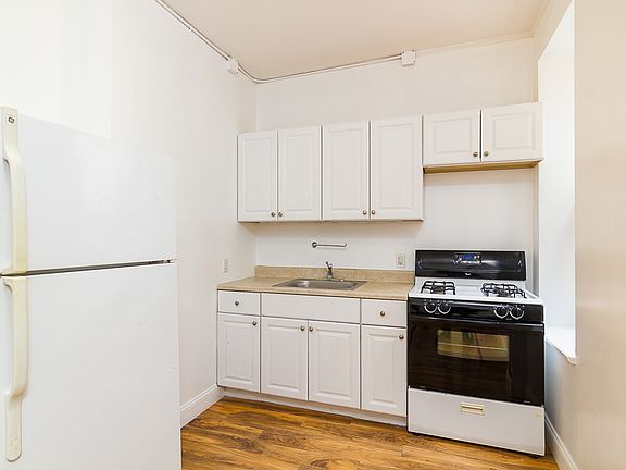 3rd image of 990 2nd Ave APT 2
