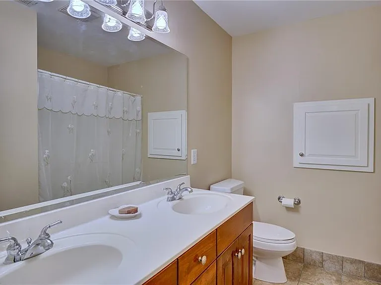 12325 Six Ponds Ln — Photo 9