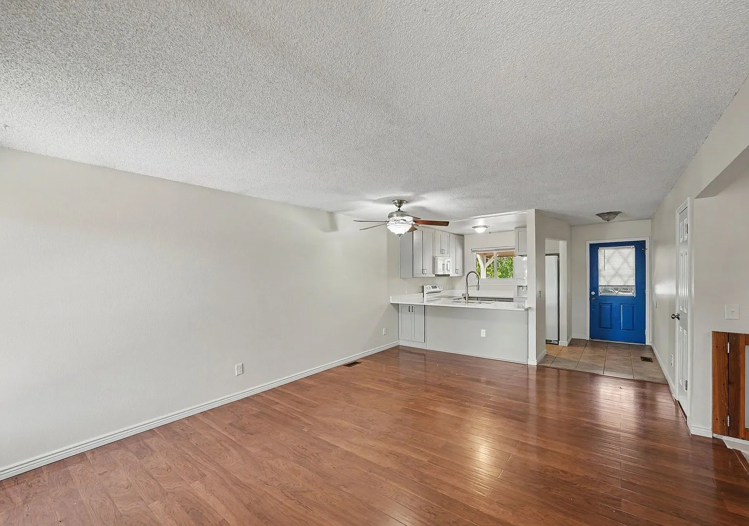 Welcome Home to Your New Arvada Home.... with fantastic outdoor space! Available NOW!! — Photo 4