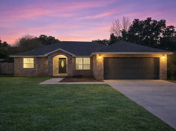 8111 Raleigh St, Navarre, FL 32566