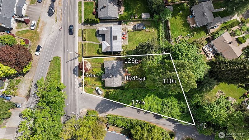 2nd image of 8315 Ravenna Avenue NE
