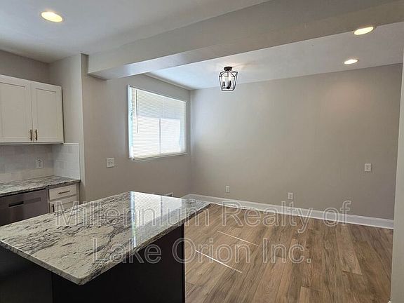 5th image of 614 E Tennyson Ave
