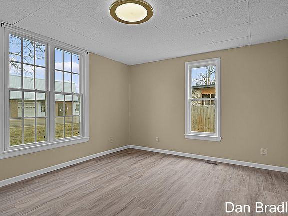 3rd image of 116 White St