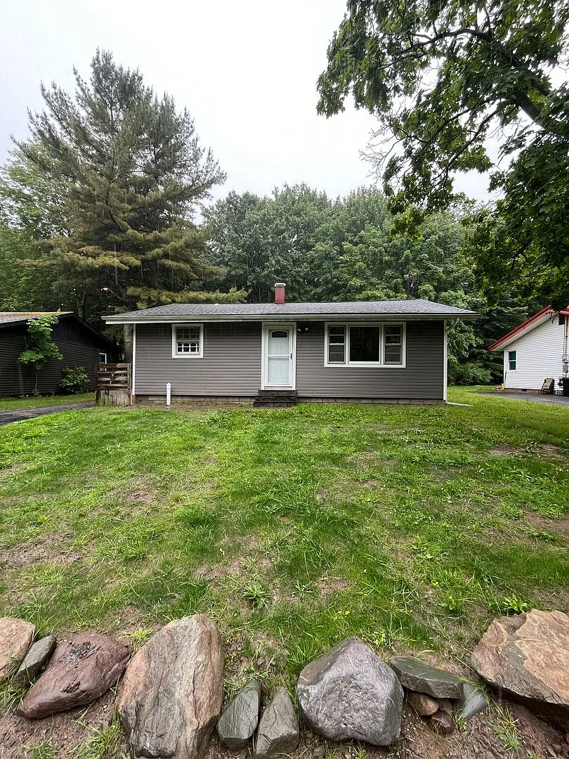 3 Bedroom House - Monticello Move in ready — Photo 1