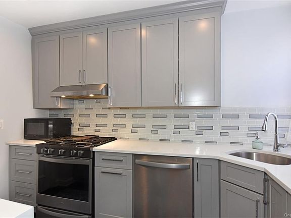 2nd image of 1080 Warburton Ave APT 4C