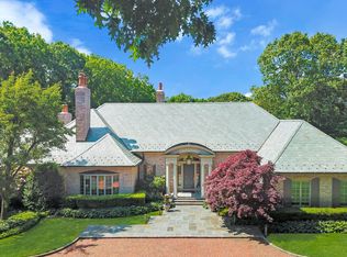 9 Chestnut Hill Dr, Upper Brookville, NY 11771