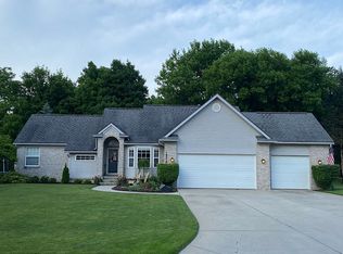 16515 Vintage Dr, Fenton, MI 48430