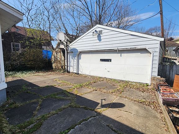 3rd image of 2317 Bellfield Ave