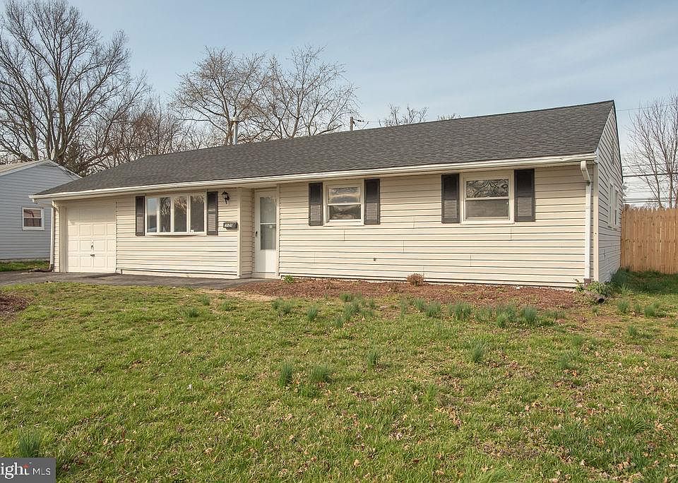 1st image of 904 Birchwood Dr