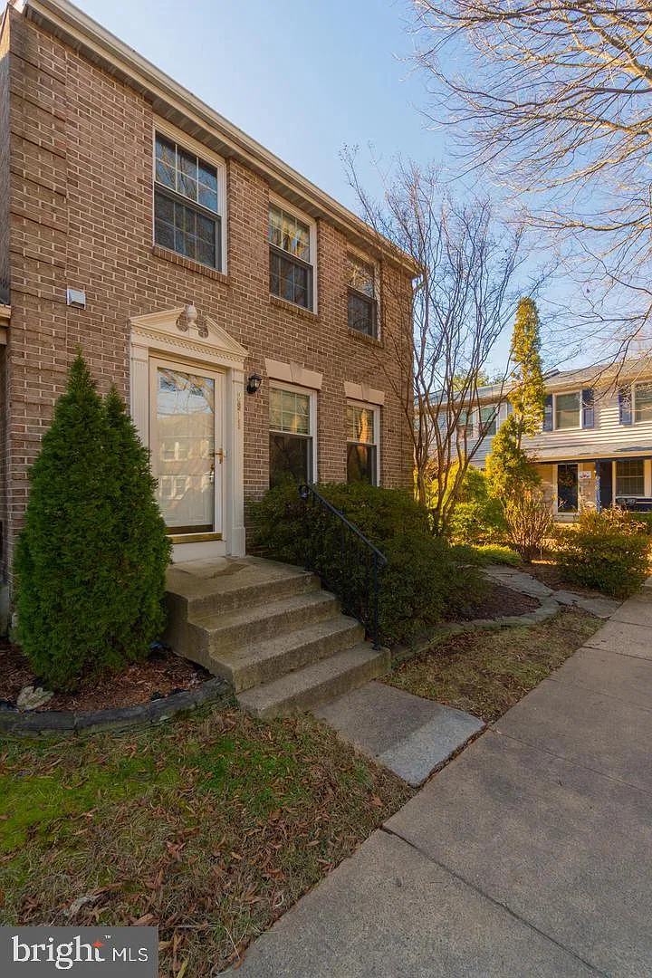 3 bed, 4.0 bath, 1700 sqft, $3,500 — Photo 2