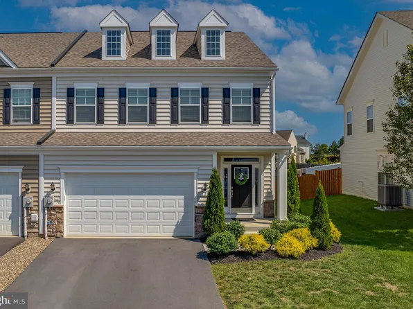 121 Strathmore Way E, Martinsburg, WV 25403