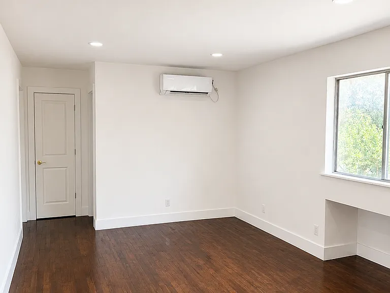 2712 Oakcliff St #4 — Photo 4