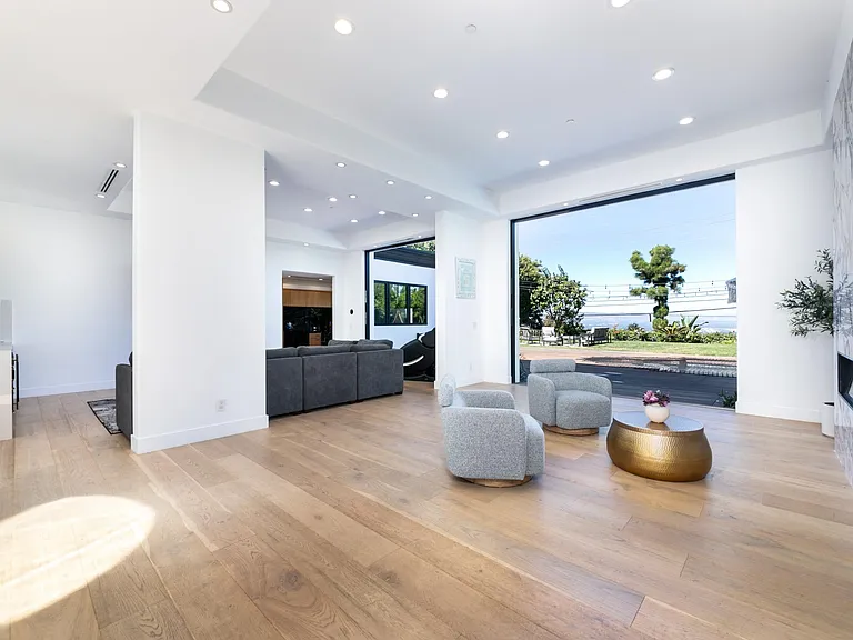 16341 Sloan Dr — Photo 12