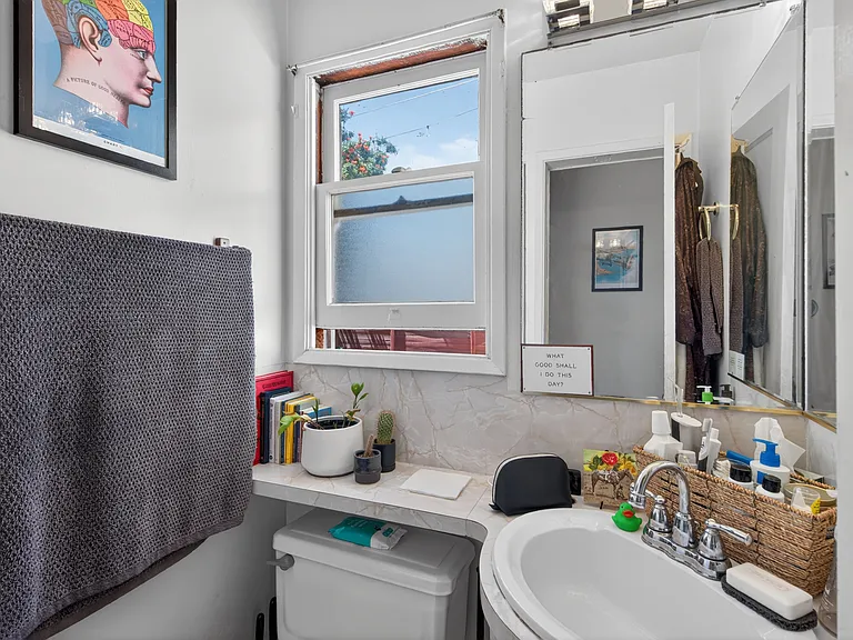 819 Law St — Photo 10