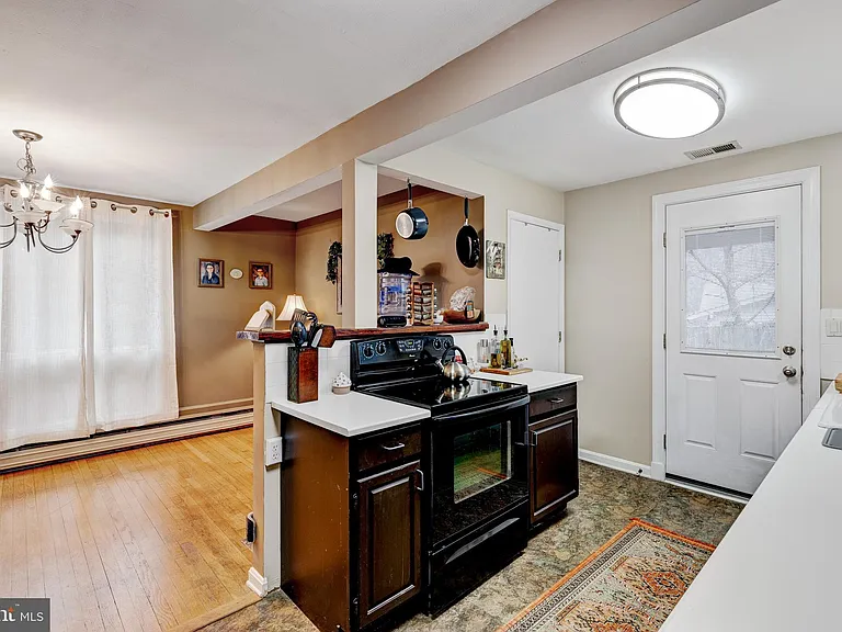 9920 Pinehurst Ave — Photo 12