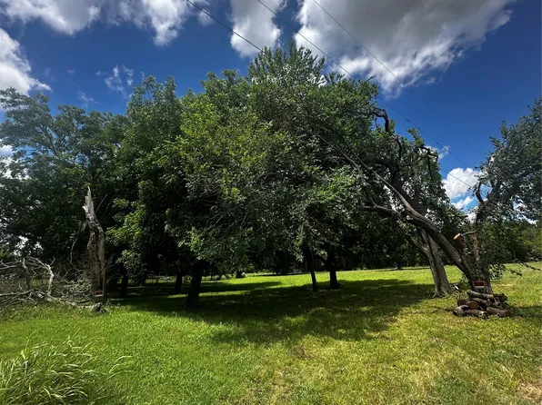 701 W Howell St, Saint Jo, TX 76265