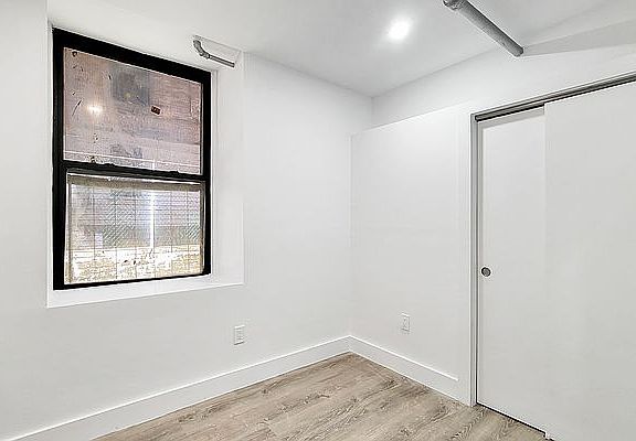 5th image of 206 Audubon Ave APT 1