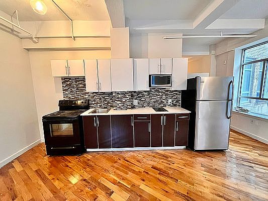 3rd image of 29-28 41st Ave #306