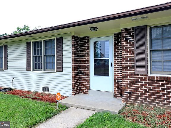 4th image of 2100 Greenwood Dr