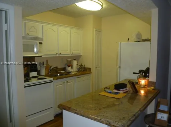 870 SW 129th Pl APT 106, Miami, FL 33184