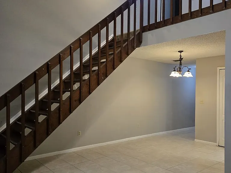 2738 Hunt Club Ln — Photo 5