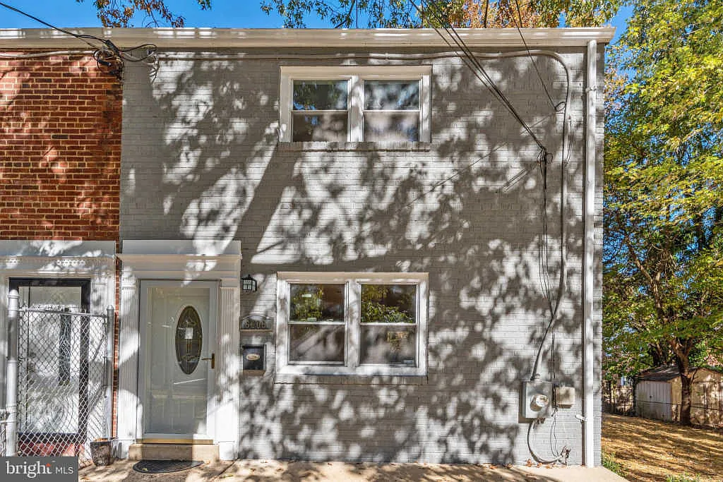 6006 Longfellow St photo 1