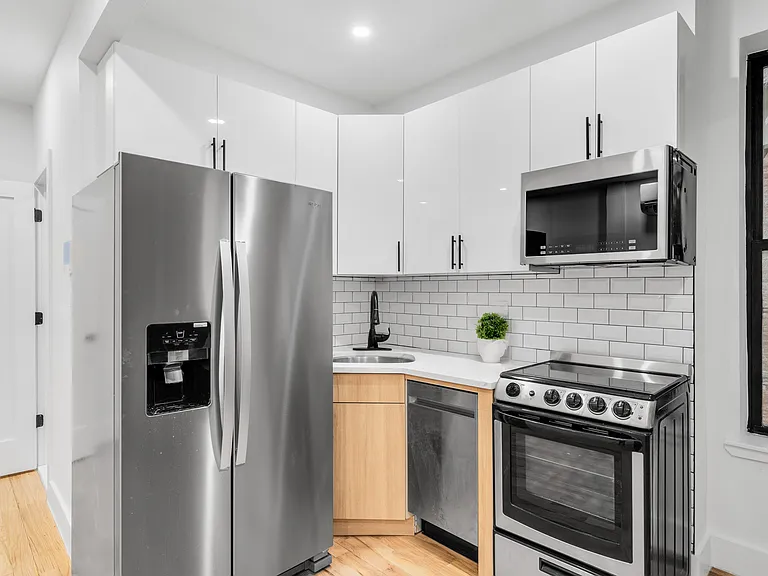 312 Manhattan Ave #4D — Photo 5