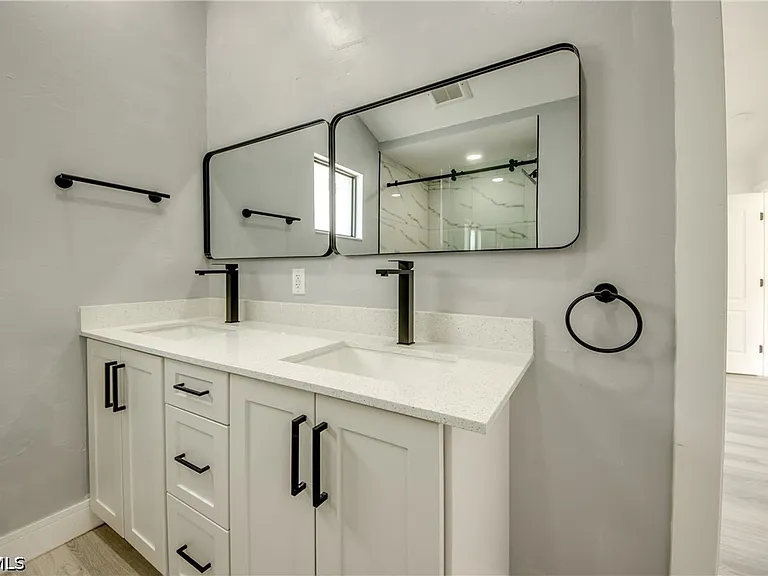 412 NE 17th Pl — Photo 22