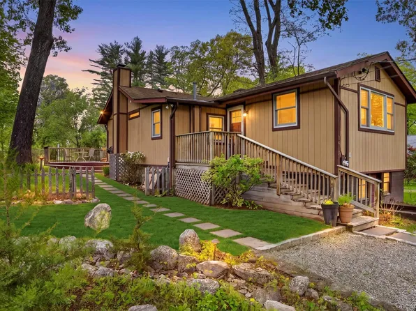 3079 Maqua Place, Mohegan Lake, NY 10547