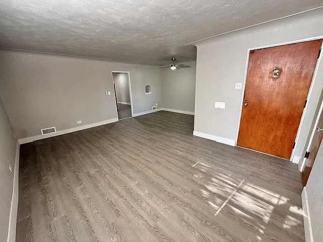 2 bed, 1069 sqft, $2,100 — Photo 4