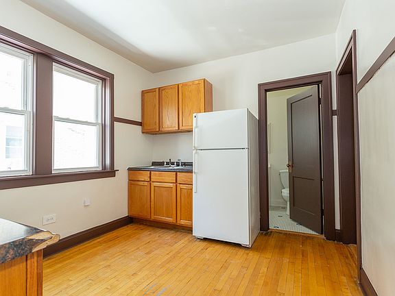 3rd image of 2436 N Leclaire Ave Unit 2