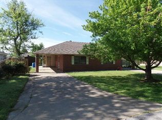 570 Raines Rd, Siloam Springs, AR 72761