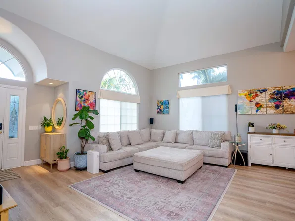 52 Kuukama St, Kahului, HI 96732