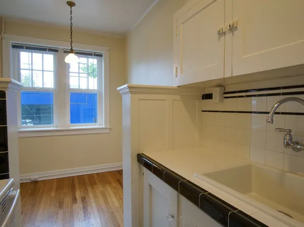 1034 NW 21st Ave APT 5, Portland, OR 97209