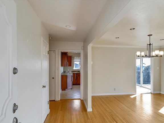 3rd image of 1439 Niles Ave